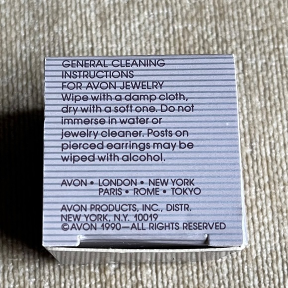VINTAGE (1990) AVON PASTEL FACETS CLIP-ON EARRINGS (LIGHT ROSE) - Picture 3 of 4